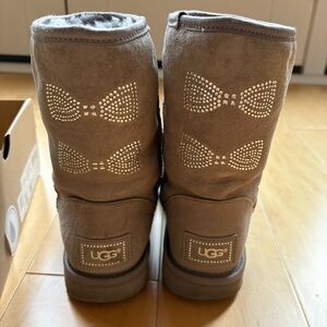 UGG Classic Short Crystal Bows Gray Grey Size 8